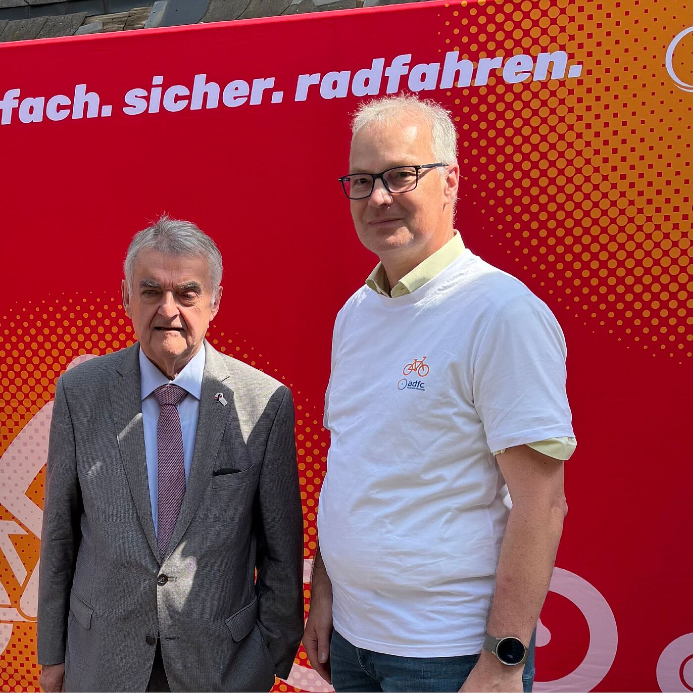 2026_05_30_SicherimStrassenverkehr_Arnsberg_ADFC-NRW Herbert Reul (Innenminister NRW) im Gespräch mit Marc Zietan (ADFC Landesvorstand) zur Radverkehrssicherheit im Land.