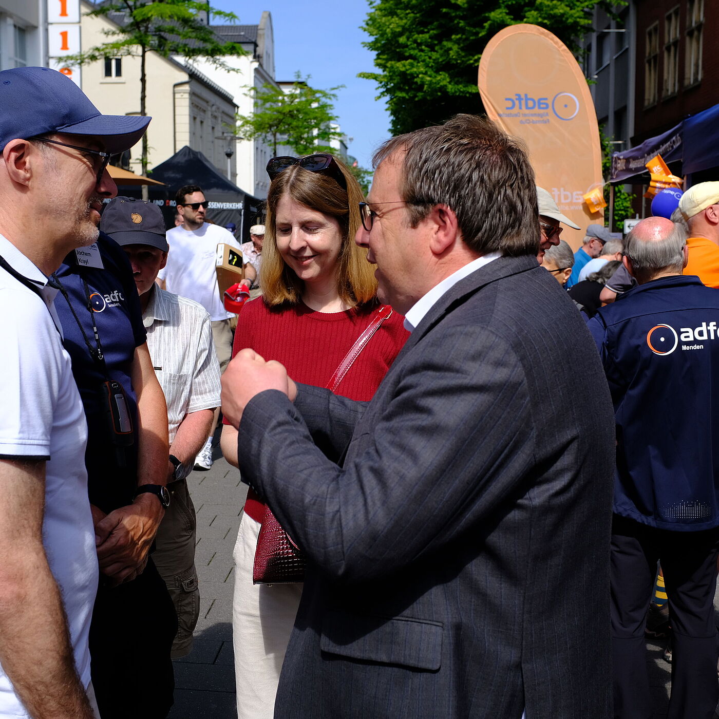 2026_05_30_SicherimStrassenverkehr_Arnsberg_ADFC-NRW Oliver Krischer im Gespräch