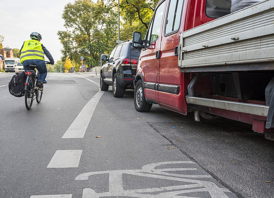 Themenfoto Blockierter Radweg Radfahren in der Stadt, blockierter Radweg