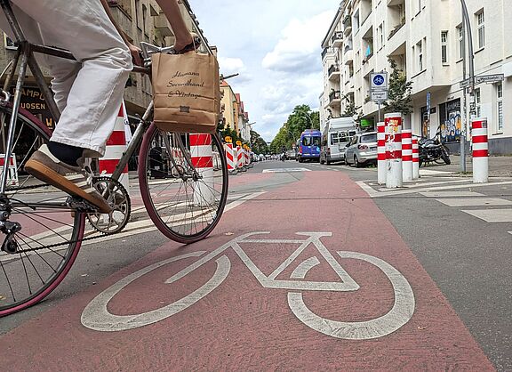 Fahrradstraße mit Modalem Filter zum Schutz vor Durchgangsverkehr